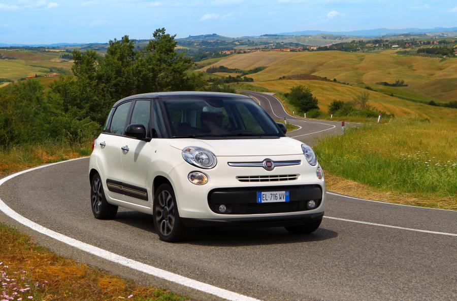  Fiat 500L 2012 года  (фото 40 из 84)